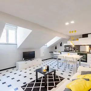 https://altido-treetop-attic-in-the-old-genova.hotelitalianriviera.com